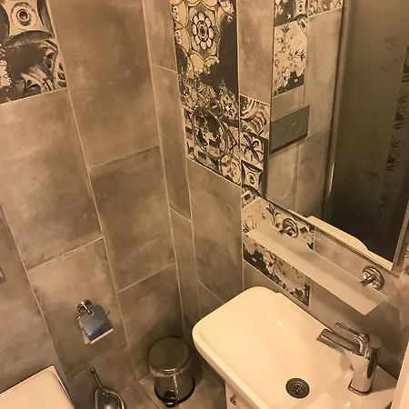 Roncalli Apartman *